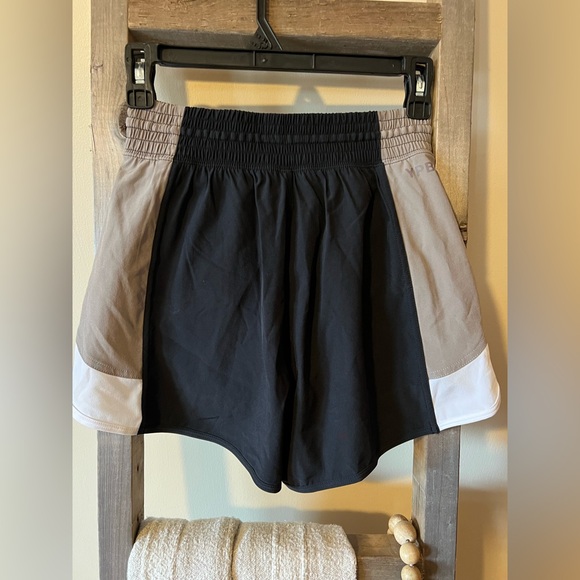 Women’s Abercrombie & Fitch YPB athletic shorts like new size xs - Picture 2 of 4